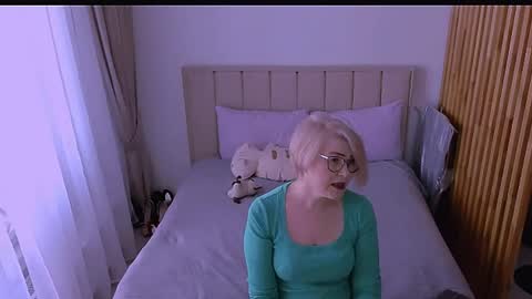 Snapshot of sabrinamacmarren chatting on 04-02-26, 08:12 Sabrina MacMarren online show from 04-02-26, 08:12