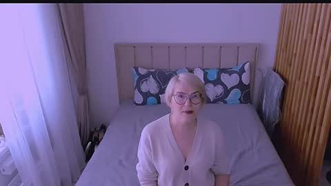 Snapshot of sabrinamacmarren chatting on 04-10-26, 09:25 Sabrina MacMarren online show from 04-10-26, 09:25