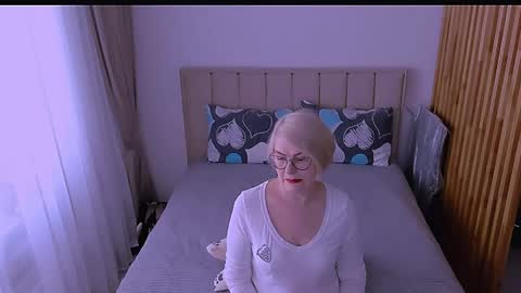 Snapshot of sabrinamacmarren chatting on 04-12-26, 10:31 Sabrina MacMarren online show from 04-12-26, 10:31