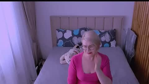 Snapshot of sabrinamacmarren chatting on 04-14-26, 09:15 Sabrina MacMarren online show from 04-14-26, 09:15