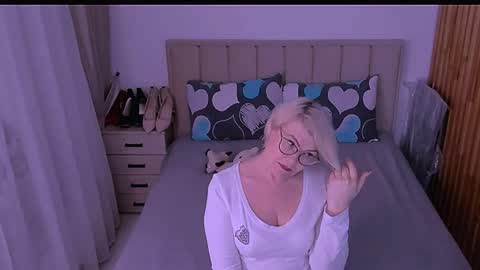 Sabrina MacMarren online show from 05-08-26, 06:46