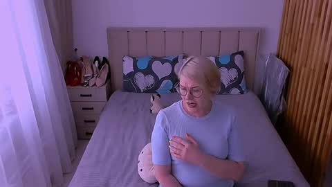 Sabrina MacMarren online show from 05-22-26, 10:21