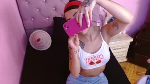 Snapshot of sabrinapaulson chatting on 05-15-26, 09:44 sabrinapaulson online show from 05-15-26, 09:44