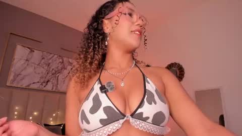 Snapshot of sade_jackson1 chatting on 06-27-26, 06:18 Sophie online show from 06-27-26, 06:18