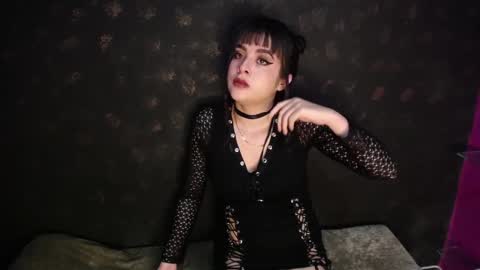 Snapshot of sadiie_queen chatting on 12-17-24, 11:28 Sadie Queen online show from 12-17-24, 11:28