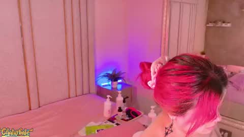 Snapshot of saekohofman chatting on 06-18-26, 04:13 Mara online show from 06-18-26, 04:13