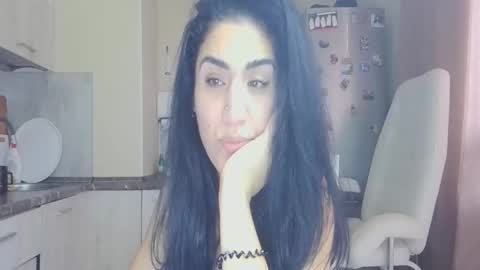Queen online show from 11-11-25, 08:03