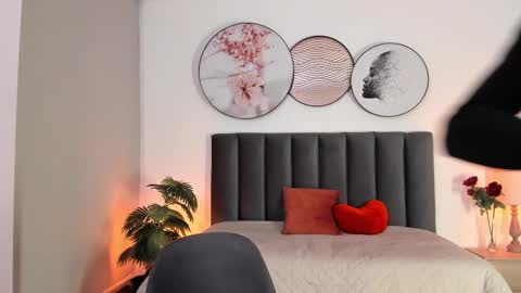 Sahara Garcia online show from 02-20-25, 01:36