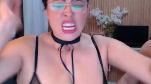 Snapshot of salome_010 chatting on 06-11-26, 12:32 Salome online show from 06-11-26, 12:32