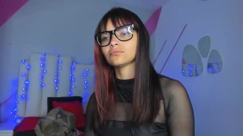 Snapshot of salome_rouse chatting on 11-17-25, 01:39 Salome Rose online show from 11-17-25, 01:39