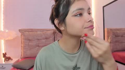 Snapshot of salome_rouse chatting on 01-15-26, 01:48 Salome Rose online show from 01-15-26, 01:48