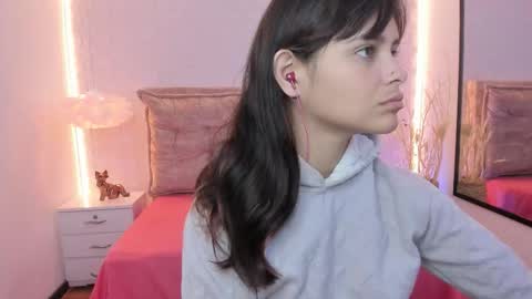 Snapshot of salome_rouse chatting on 01-18-26, 12:53 Salome Rose online show from 01-18-26, 12:53