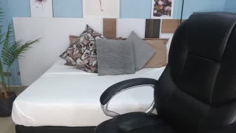 Snapshot of salome_veles chatting on 07-27-26, 06:04 salome_veles online show from 07-27-26, 06:04