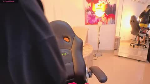 Snapshot of saloomee__ chatting on 05-25-26, 10:43 SALOME online show from 05-25-26, 10:43