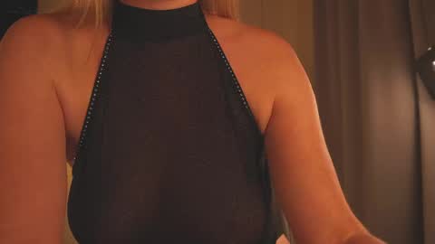 Snapshot of saltedhoney chatting on 05-16-26, 08:07 IsaBella- online show from 05-16-26, 08:07
