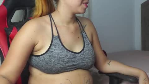 Snapshot of sam_robert17 chatting on 02-06-26, 01:32 Samantha Roberts online show from 02-06-26, 01:32