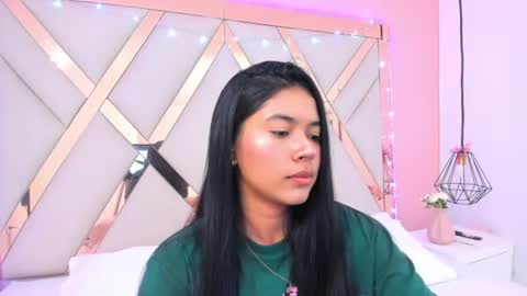 Snapshot of samantaa_shy chatting on 06-25-26, 04:34 sam online show from 06-25-26, 04:34