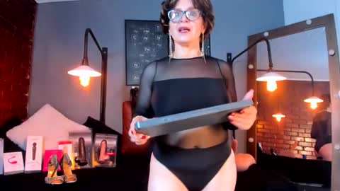 Snapshot of samantha_mature56 chatting on 03-07-26, 02:41 Sam online show from 03-07-26, 02:41