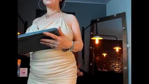 Snapshot of samantha_mature56 chatting on 03-11-26, 02:17 Sam online show from 03-11-26, 02:17