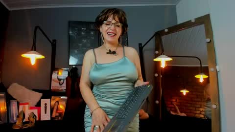 Snapshot of samantha_mature56 chatting on 04-18-26, 02:26 Sam online show from 04-18-26, 02:26