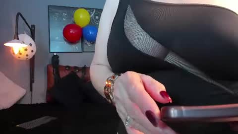 Snapshot of samantha_mature56 chatting on 06-18-26, 02:23 Sam online show from 06-18-26, 02:23