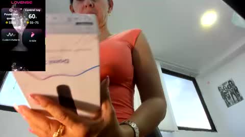Snapshot of samantha_milfs chatting on 06-24-26, 11:20 samantha_milfs online show from 06-24-26, 11:20