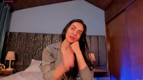 Snapshot of samantha_velle chatting on 04-17-26, 01:19 samantha_velle online show from 04-17-26, 01:19
