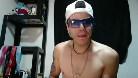 Snapshot of sammytop22 chatting on 10-19-25, 11:49 sammy model independiente online show from 10-19-25, 11:49