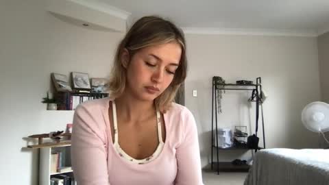 Snapshot of sammyygirlxx chatting on 05-07-26, 12:27 Sammy online show from 05-07-26, 12:27