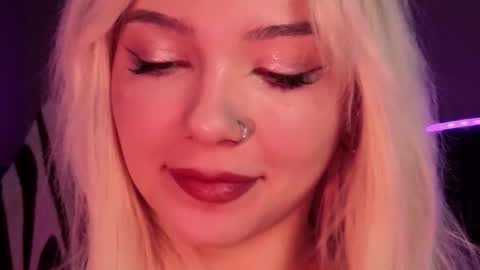 Snapshot of sandraboyl chatting on 11-21-25, 09:19 Sandy online show from 11-21-25, 09:19