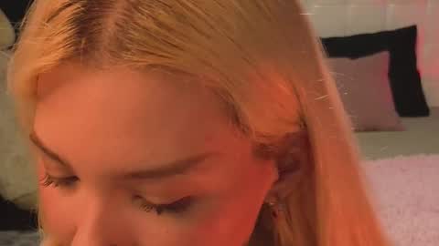 Snapshot of sandraboyl chatting on 11-28-25, 02:14 Sandy online show from 11-28-25, 02:14