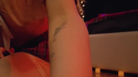 Snapshot of sandraboyl chatting on 12-19-25, 02:40 Sandy online show from 12-19-25, 02:40