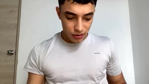 Snapshot of santi36rt chatting on 05-26-26, 08:49 santi36rt online show from 05-26-26, 08:49