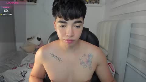 Snapshot of santy7u7 chatting on 06-20-26, 01:25 Mr. Santiago online show from 06-20-26, 01:25