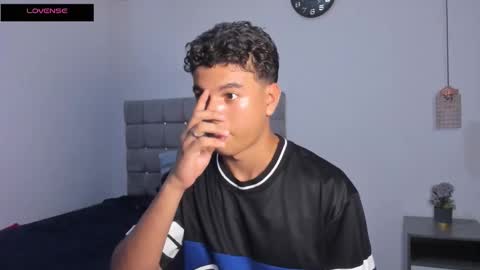 Snapshot of santy_stump chatting on 02-15-26, 07:21 santy_stump online show from 02-15-26, 07:21