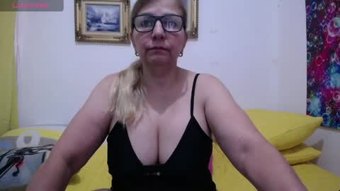Snapshot of sara211 chatting on 04-26-26, 04:59 sara online show from 04-26-26, 04:59
