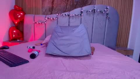 Sara online show from 03-26-26, 12:00