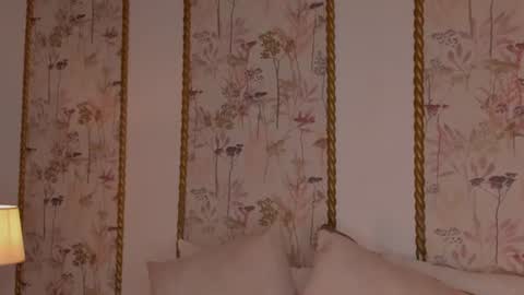 Snapshot of sara_castro24 chatting on 06-27-26, 07:08 Sara online show from 06-27-26, 07:08