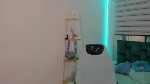 sara_red_x online show from 05-22-26, 03:57