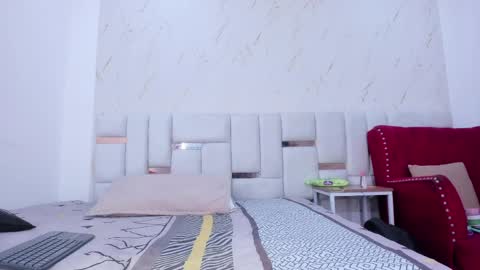 sara_sm1th_ online show from 05-21-26, 12:01