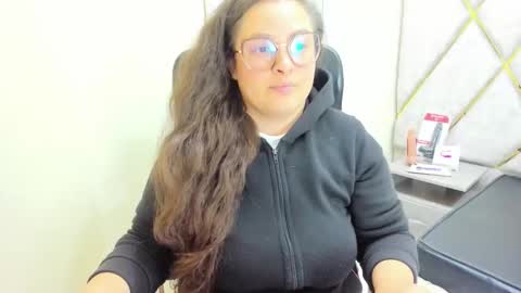 sara_thonson_ online show from 05-16-26, 03:36