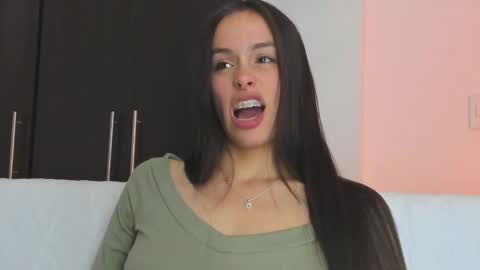 Snapshot of saraarchbould chatting on 11-19-25, 08:31 Sara online show from 11-19-25, 08:31