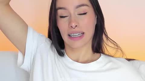 Snapshot of saraarchbould chatting on 03-11-26, 04:57 Sara online show from 03-11-26, 04:57