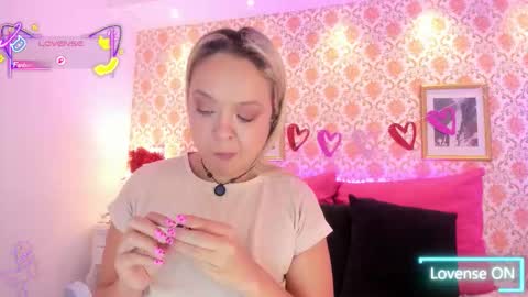 Snapshot of saraavila_ chatting on 02-15-26, 10:17 SaraAvila online show from 02-15-26, 10:17