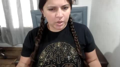 Snapshot of sarah_acero chatting on 05-21-26, 04:14 sarah online show from 05-21-26, 04:14