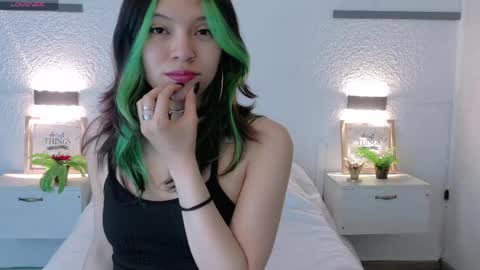 Snapshot of sarah_cute028 chatting on 05-19-26, 01:17 Sarah online show from 05-19-26, 01:17