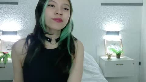 Snapshot of sarah_cute028 chatting on 05-28-26, 01:19 Sarah online show from 05-28-26, 01:19