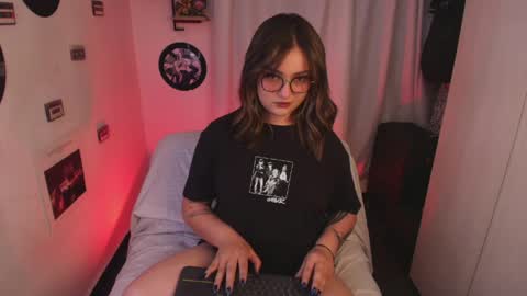 Sara online show from 04-21-26, 05:03