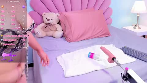 Snapshot of sarah_gold_1 chatting on 12-22-24, 03:33 Sarah online show from 12-22-24, 03:33