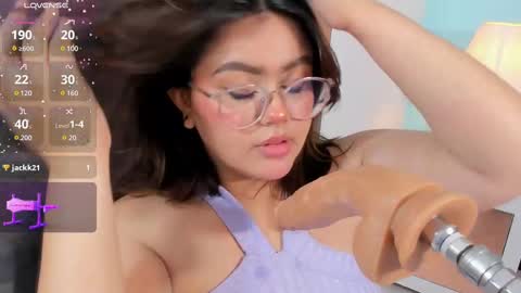 Snapshot of sarah_gold_1 chatting on 02-22-25, 04:07 Sarah online show from 02-22-25, 04:07